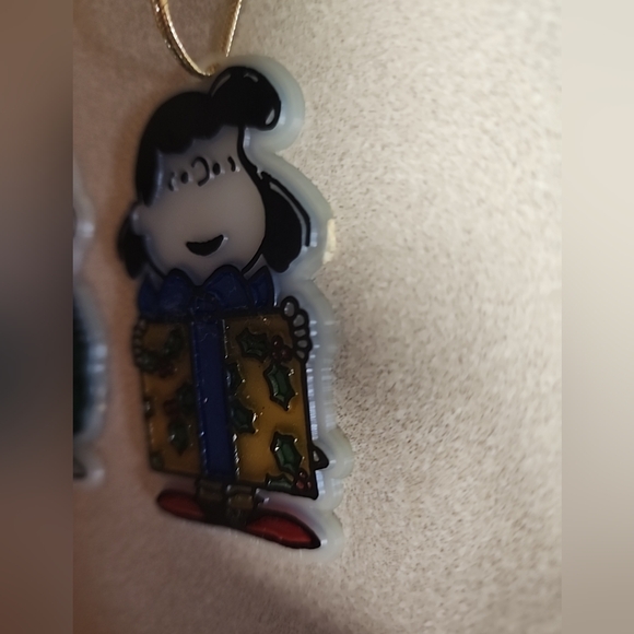 1950s United Feature Syndicate Peanuts Christmas Double Sided Plastic Ornaments - Picture 2 of 4
